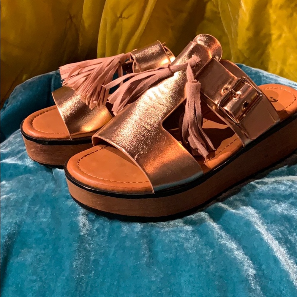 Gold platform sandals sz8 reposh new $16